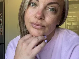 TemptressFox  live sex cam