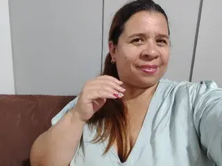 LucianaHot4u  live sex cam