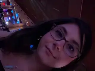 Adrilately  live sex cam