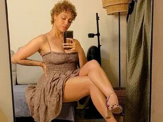 MartinaBrwn  live sex cam