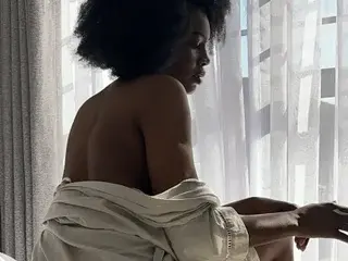 MelaninDose  live sex cam