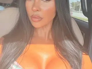 Shybuttcute  live sex cam