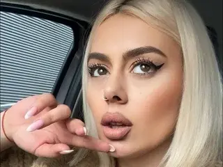 ChloeVee  live sex cam