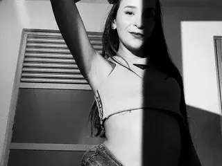 SweetieeFoxx  live sex cam