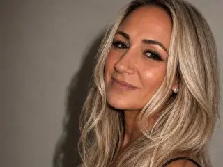 Esme_xxx  live sex cam