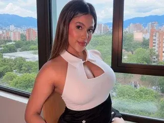 AlejaFlores  live sex cam