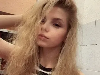 RavenBabyDoll  live sex cam