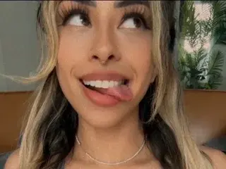 SkinnyMiniMia  live sex cam