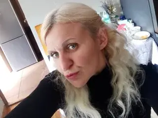 MirenaLuna  live sex cam