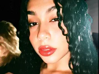 Destroy_22  live sex cam