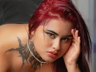 Lairahearvy  live sex cam