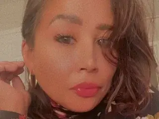Latinflower415Roses  live sex cam