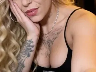 RoxxyFuller  live sex cam