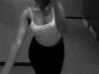Ironlilly  live sex cam