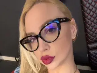Ollivia_smith  live sex cam