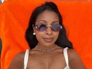 PetiteIndianSafia  live sex cam