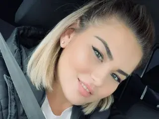 HugeBoobsErin  live sex cam