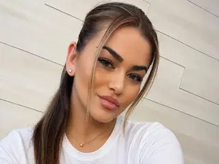 HugeBoobsErin  live sex cam