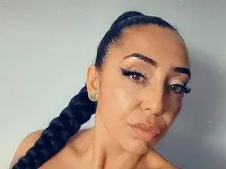 Bellatrix22  live sex cam