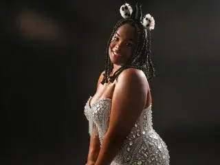 EbonyHenner  live sex cam