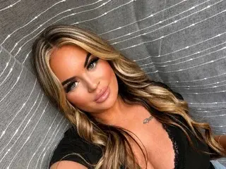 ReignLux  live sex cam
