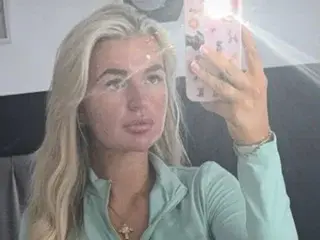 HiddenHoneyy  live sex cam