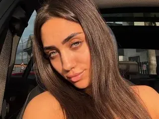 IsLucyCherry  live sex cam