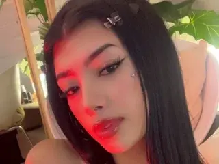 Emilybm  live sex cam