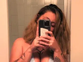 Crimson_Honey  live sex cam