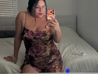 Hotnessunlockee  live sex cam