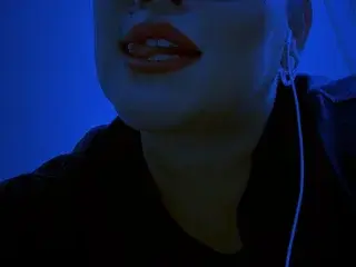 EmilyBigSquirt  live sex cam