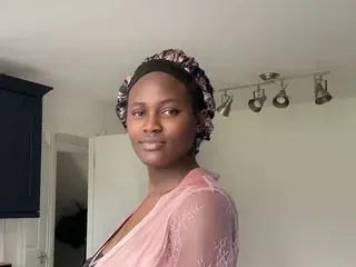 Tempting_Aura  live sex cam