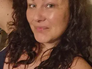 CurvyShyShonna  live sex cam