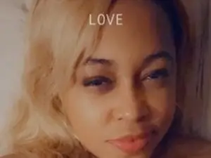 SweetRedPeach  live sex cam