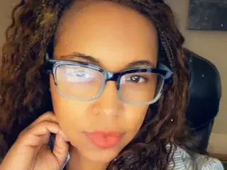 SweetRedPeach  live sex cam