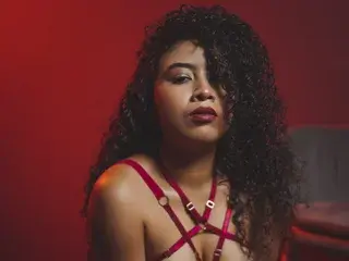 Tharaa24  live sex cam