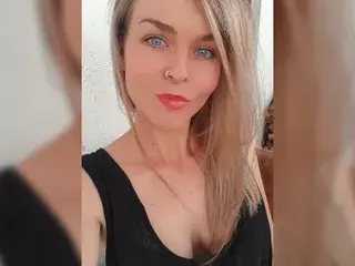 AussieMilfAkyra  live sex cam