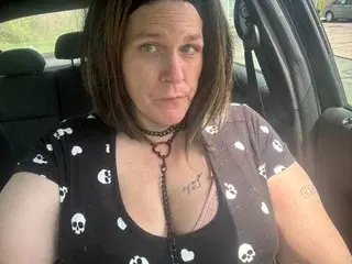 Bustymilf38E  live sex cam