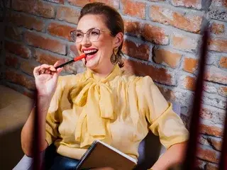 CaroJhones  live sex cam