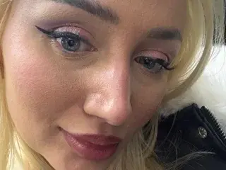 Babyyybluexx  live sex cam