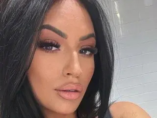 KylieWilsonXO  live sex cam