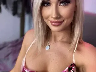 Lucybrookess  live sex cam