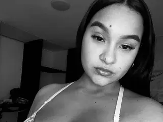 Kattymiller18  live sex cam