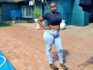 ChocolateBloom28  live sex cam