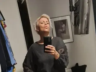 Kz33  live sex cam