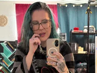 NikkiZee  live sex cam