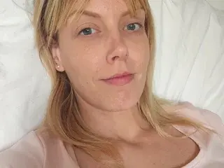 Heriath23  live sex cam