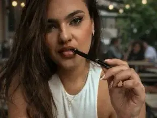 MechelleLyon  live sex cam