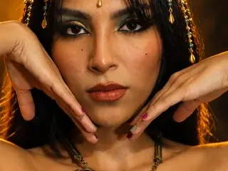 Sweet_Nyx  live sex cam