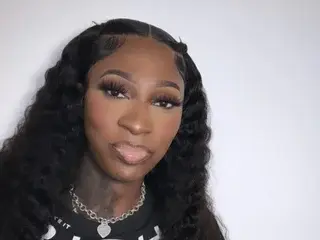 Frenchie23  live sex cam